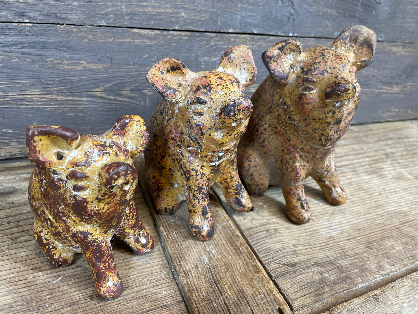 Le Menagerie - Adorable Clay Pig Set of 3-Garden Decor-3 sizes
