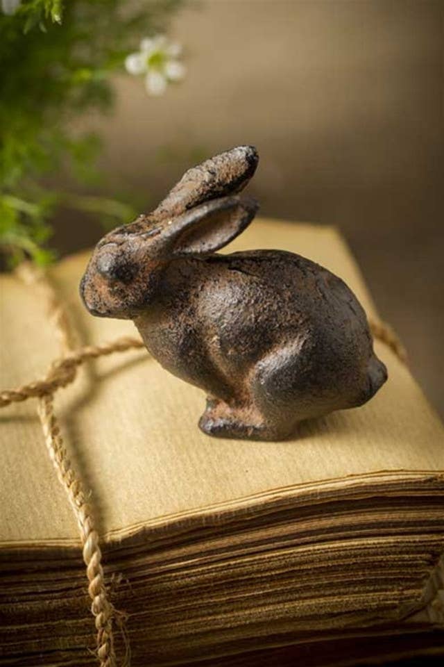Le Menagerie - Small Cast Iron Rabbit
