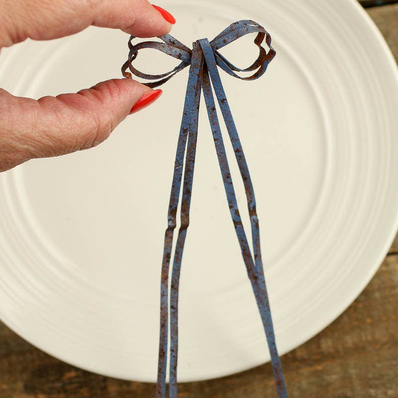 Le Menagerie - French Periwinkle Rusty Tin Bow