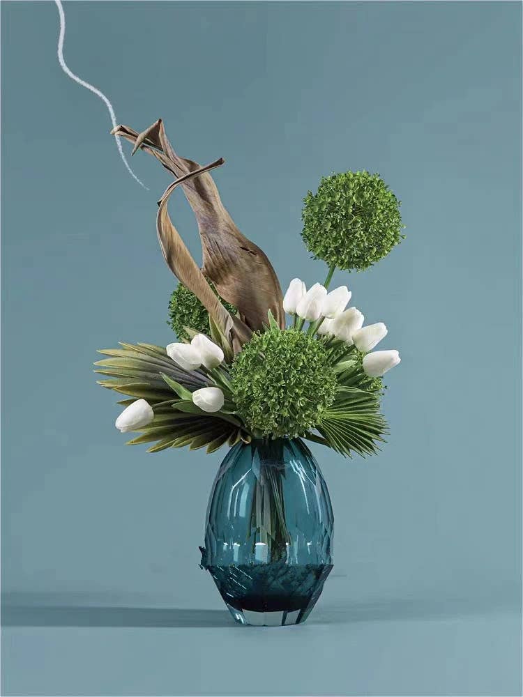 Le Menagerie - 18"-Long stem Real Touch Tulip Bud bouquet