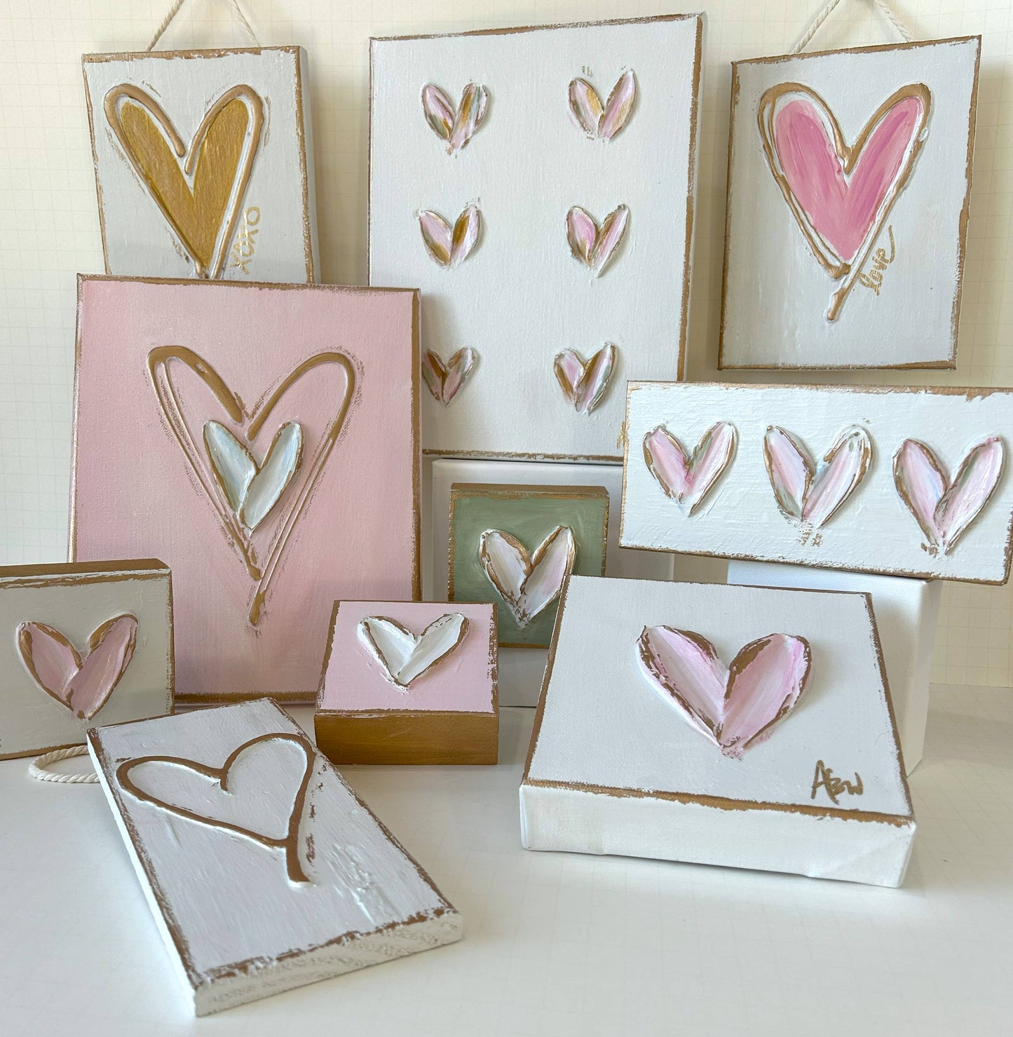 Le Menagerie - Heart on a string | valentine | white and gold | panel