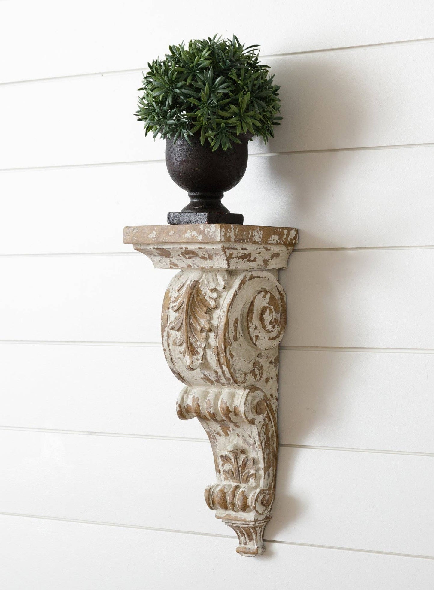 Le Menagerie - White Chippy Corbel