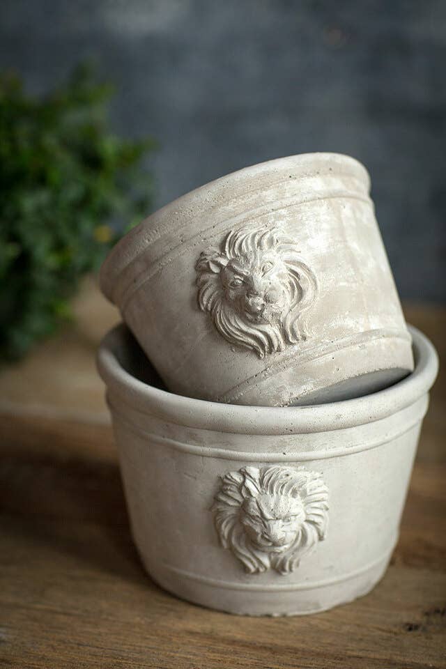 Le Menagerie - Medium Lion Head Cement Planter