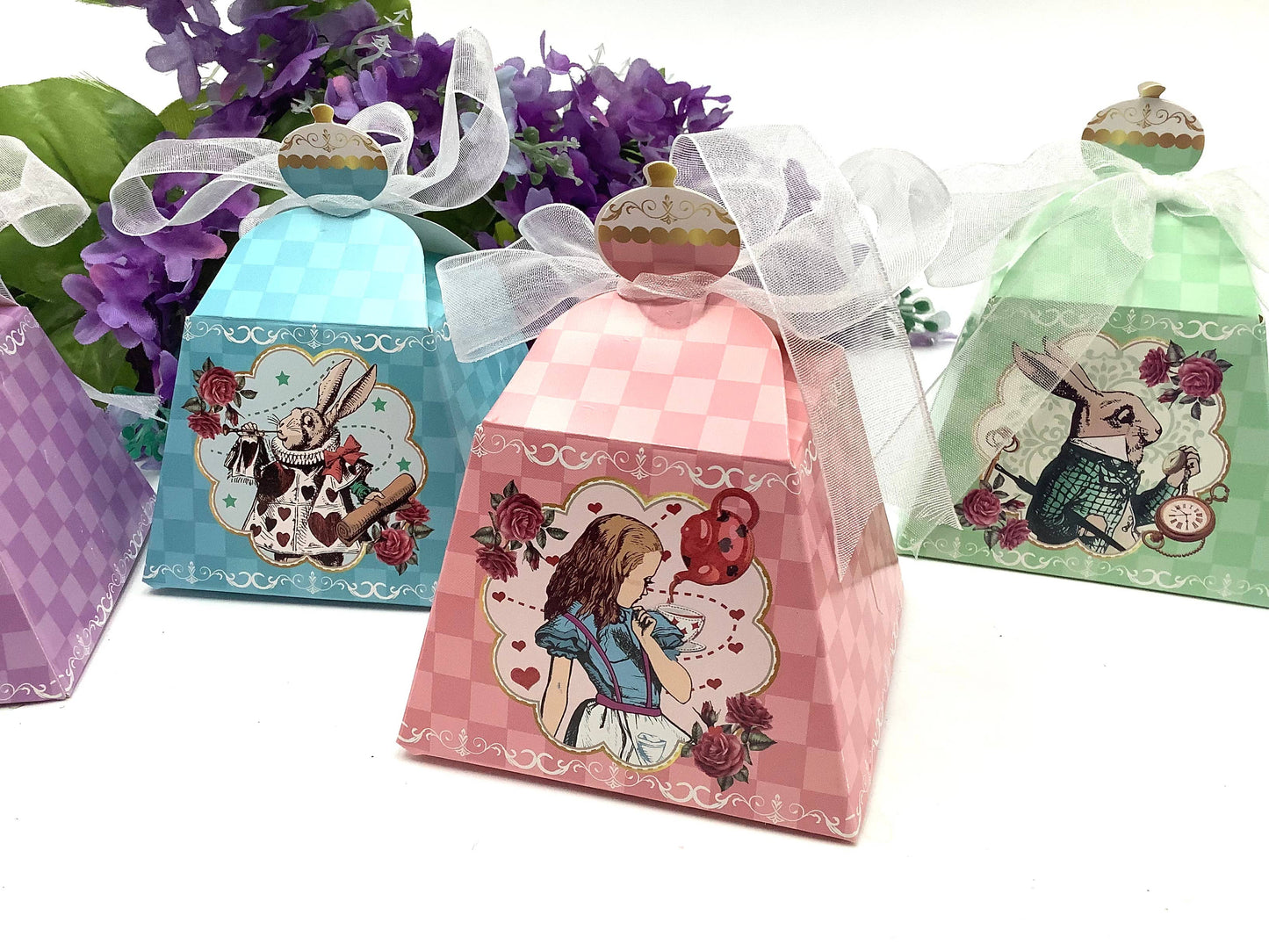 Le Menagerie - Alice in Wonderland Assorted Tea Box. Black Tea and Roses
