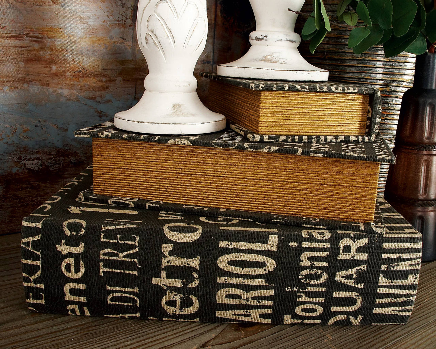 Le Menagerie - Traditional Black Wooden Box Set