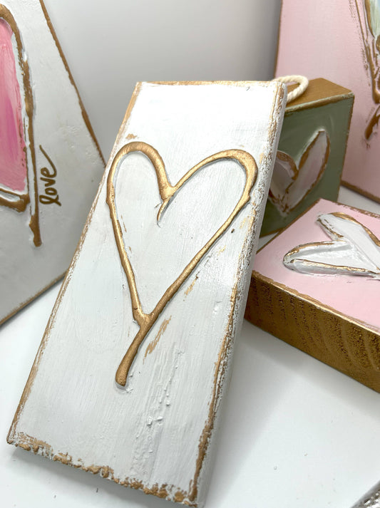 Le Menagerie - Heart on a string | valentine | white and gold | panel